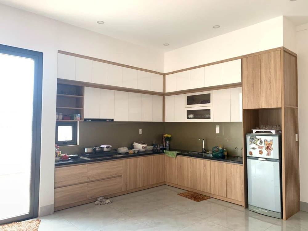 Tủ bếp nhôm vân gỗ 