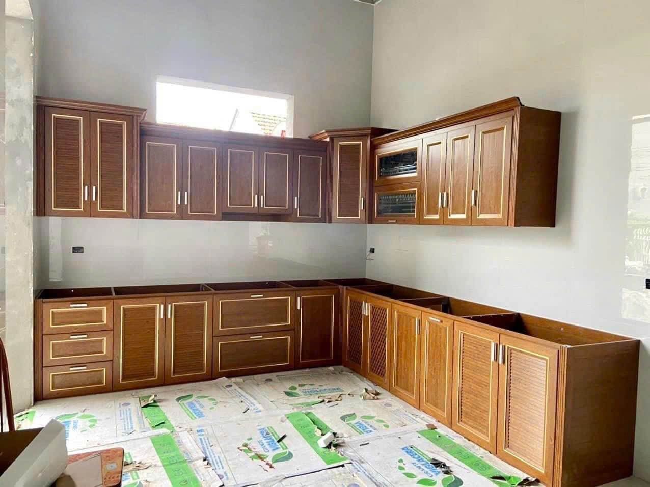 Tủ Bếp Nhôm Vân Gỗ Queen Việt