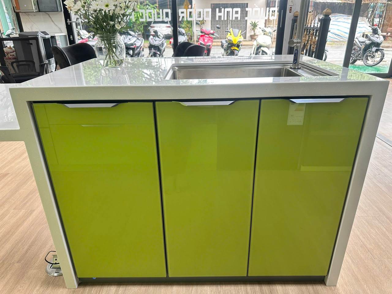 Hệ Nhôm Tay Nắm Vuông