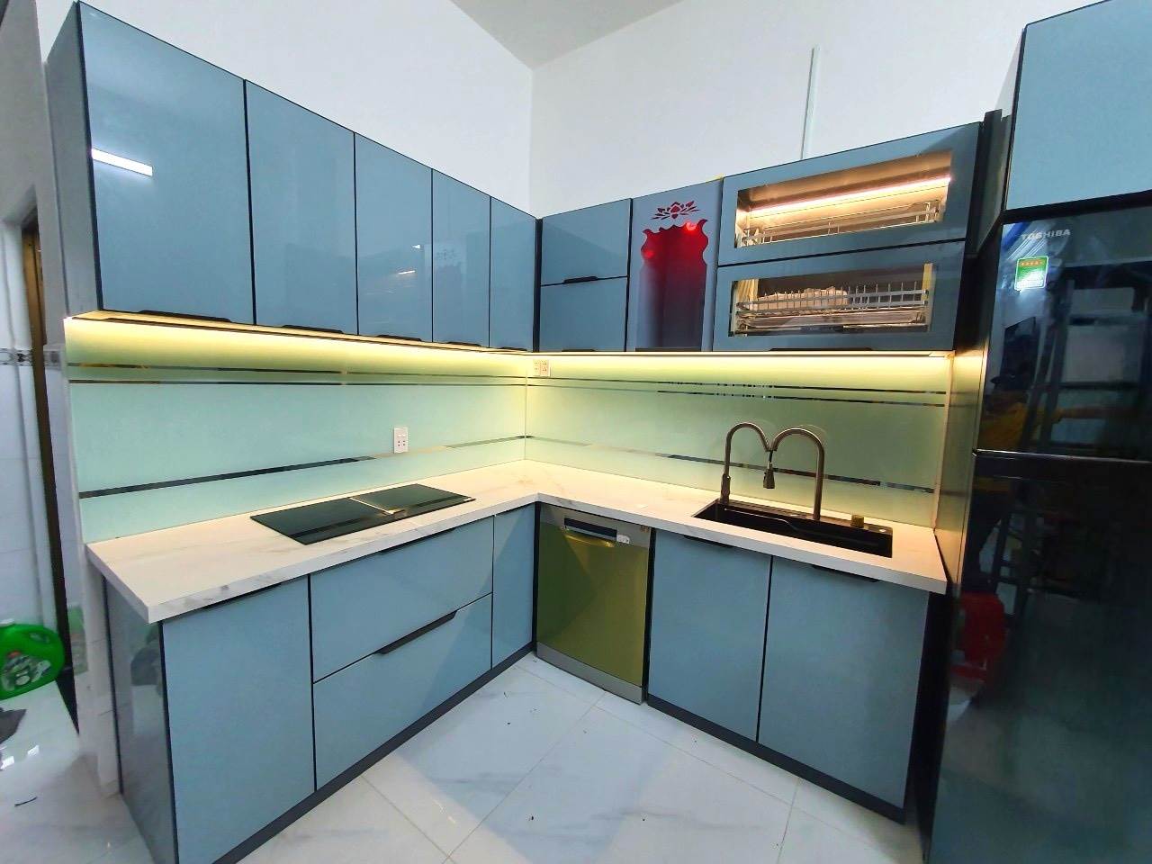 Tủ Bếp Nhôm Kính Cao Cấp